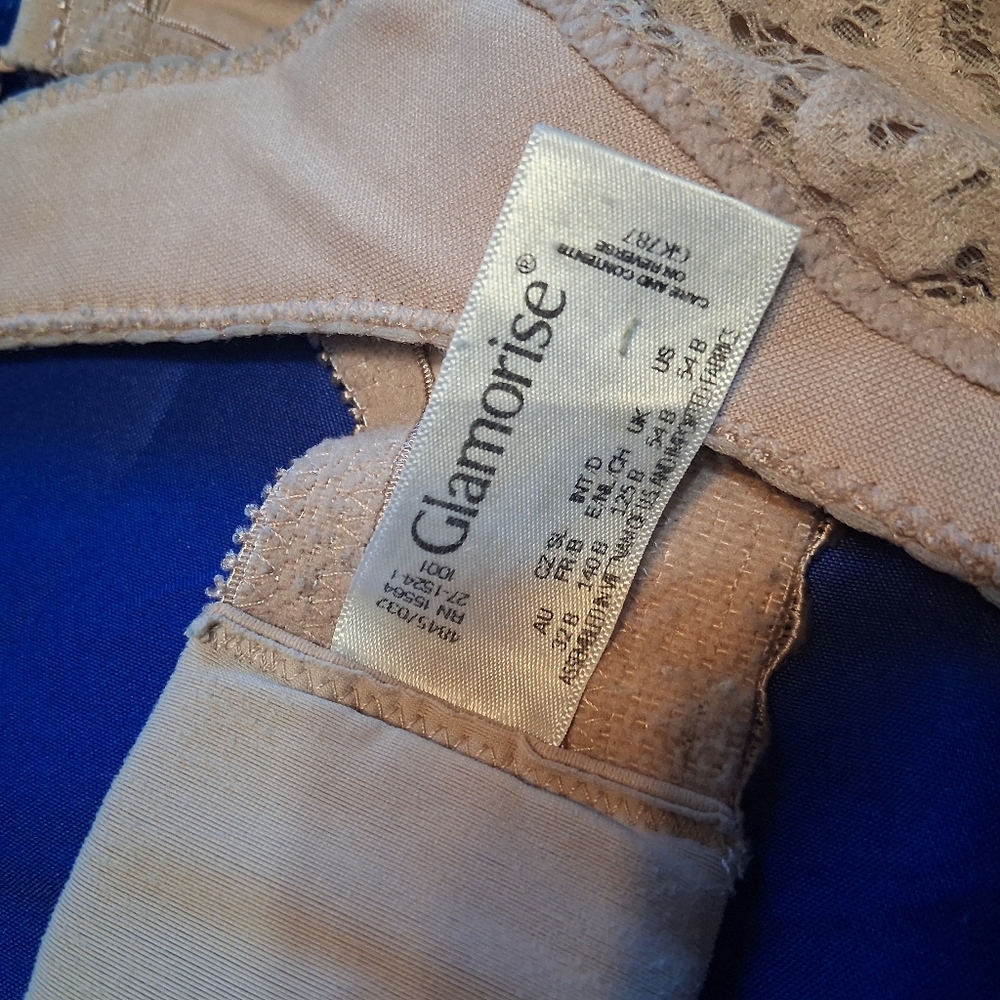 👙Glamorise Elegant Lace Bra in Soft Beige - Picture 2 of 9